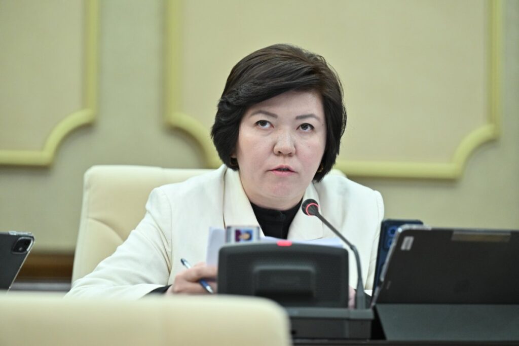 Еден жуушы, аула тазалаушылардың жалақысын өсіру бастамасы көтерілді: депутаттың ұсынысы жүзеге асты ма?