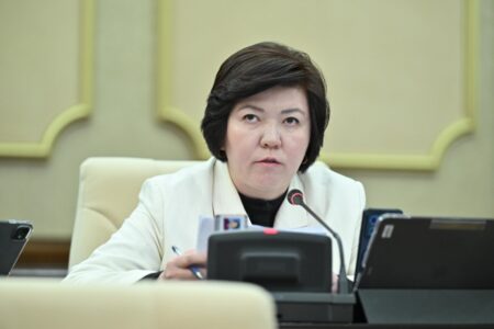 Еден жуушы, аула тазалаушылардың жалақысын өсіру бастамасы көтерілді: депутаттың ұсынысы жүзеге асты ма?