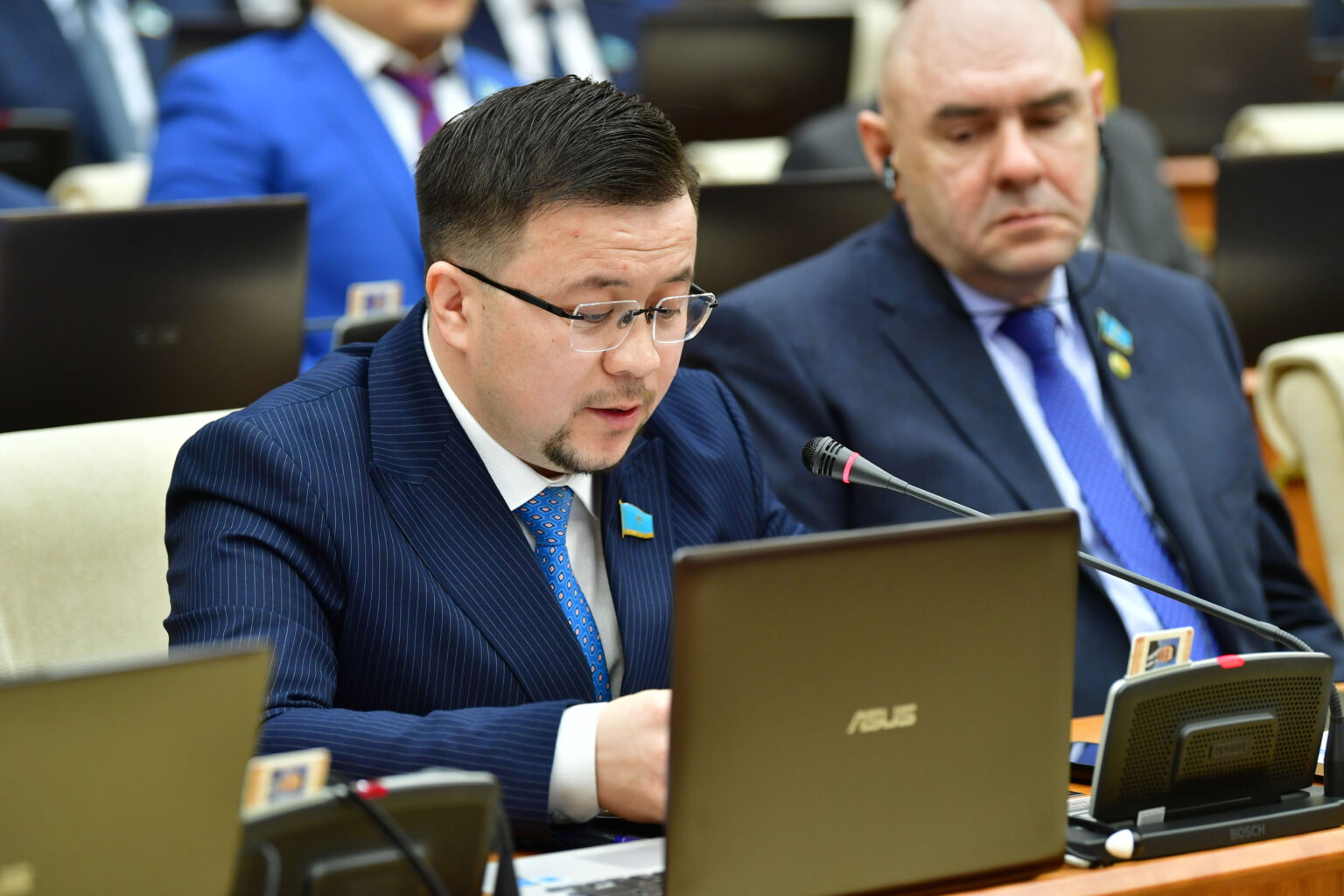 Қазақстанда балалардың телефон ұстайтын уақытын шектеу ұсынылды