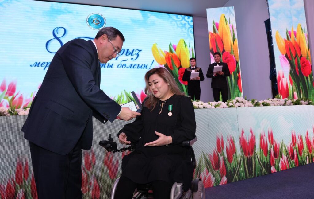 Алматы облысында Халықаралық әйелдер күніне орай түрлі салада табысты еңбек етіп жүрген әйелдерге құрмет көрсетілді