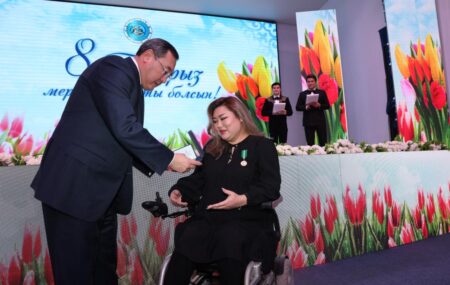 Алматы облысында Халықаралық әйелдер күніне орай түрлі салада табысты еңбек етіп жүрген әйелдерге құрмет көрсетілді