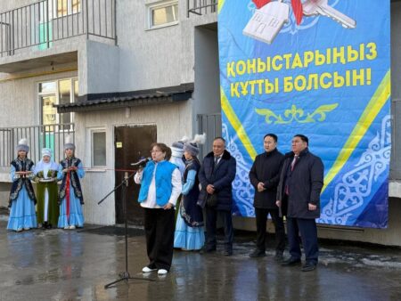 Алматы облысында әлеуметтік осал санаттағы 22 отбасыға жаңа баспананың кілттері табысталды