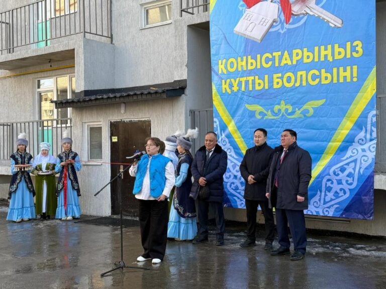 Алматы облысында әлеуметтік осал санаттағы 22 отбасыға жаңа баспананың кілттері табысталды