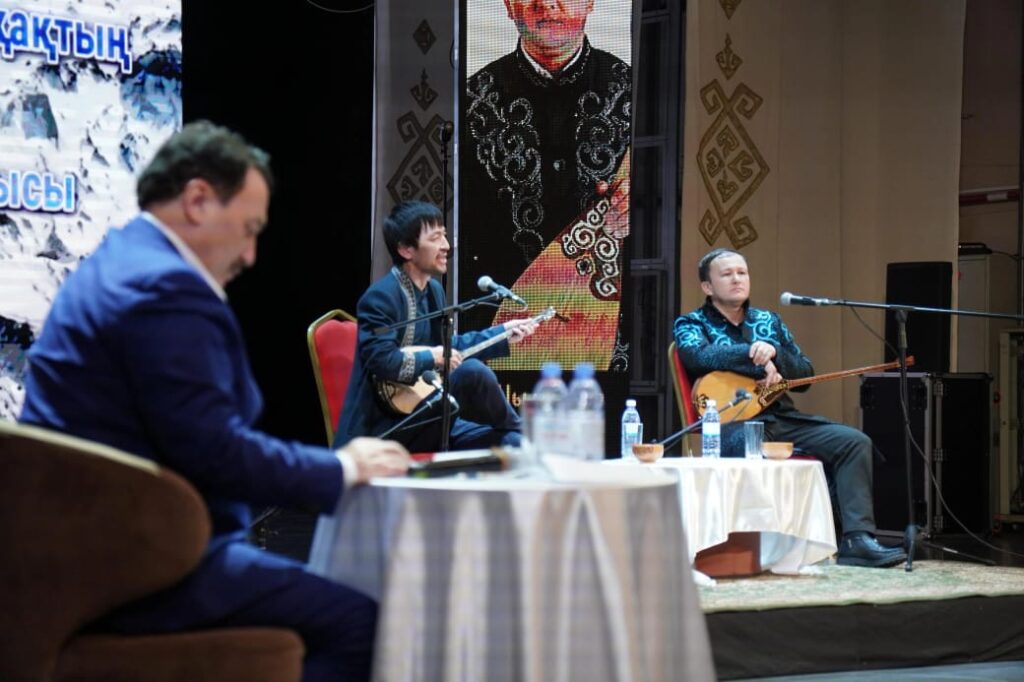 Қалихан Ысқақовтың 90 жылдық мерейтойына арналған республикалық ақындар айтысы мәресіне жетті