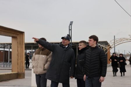 Алматы облысының әкімі №1 балалар үйінің тәрбиеленушілерімен кездесті