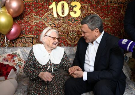 СҚО-да соғыс ардагері 103 жасқа толды: Ғауез Нұрмұхамбетов ғасыр адамын туған күнімен құттықтады