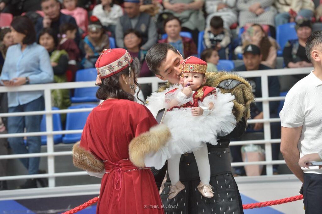 Жетісуда бір уақытта 336 баланың тұсауы кесіліп, рекордтар кітабына енді