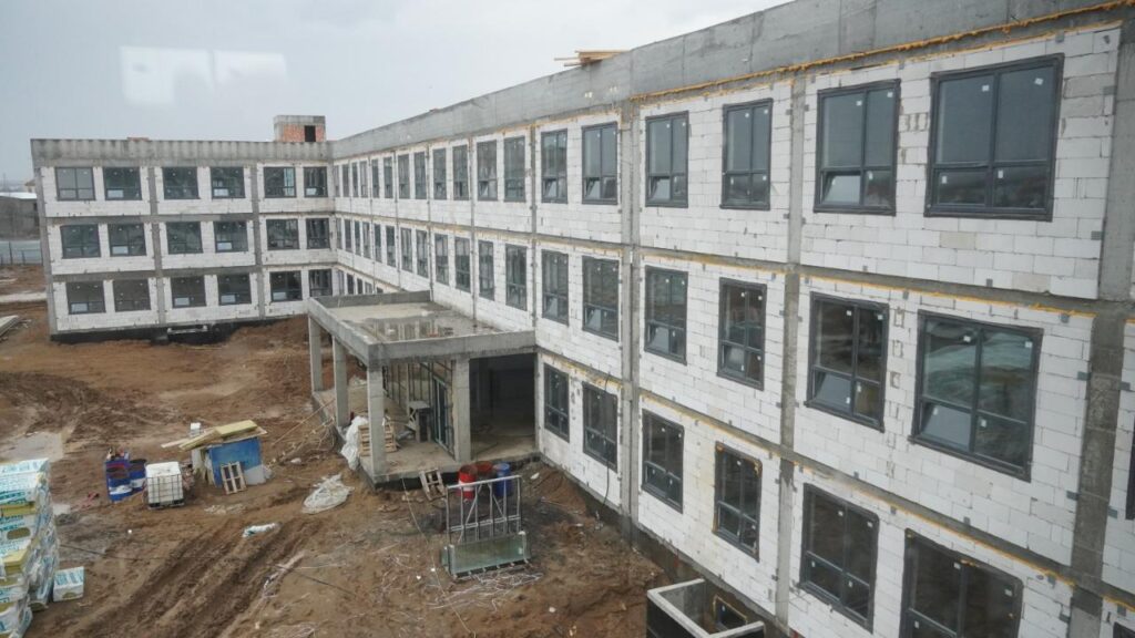 БҚО әкімі жайлы мектеп құрылыстарын тексерді