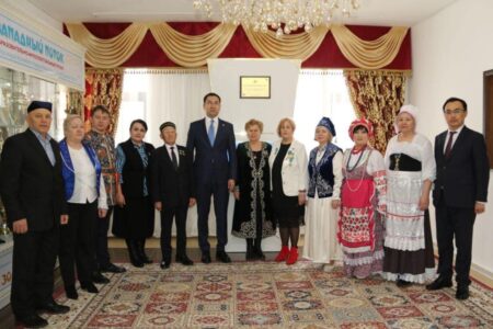 Қызылордада «Бірлік пен келісім жолындағы 30 жыл» ескерткіш тақтасының салтанатты ашылу рәсімі өтті