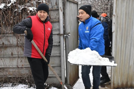 Алматыда қарт адамдарды қолдауға бағытталған «Жақыныңа жәрдемдес» акциясы басталды