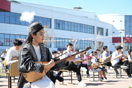 Жетісу облысында домбырашылар челленджінде 26 мыңнан астам адам күй шертті