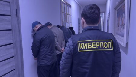 Алматы облысында полиция 600 миллион теңгеге жуық алаяқтық жасаған дропперлер тобын құрақтады