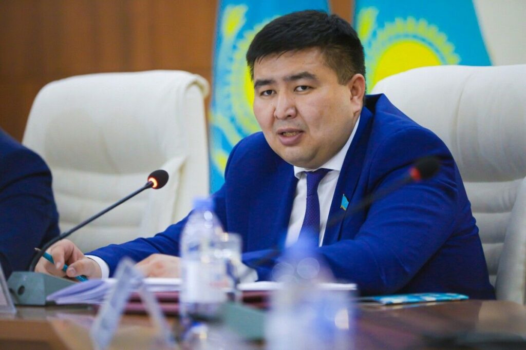 Депутат жасанды интеллект салдарынан көп қазақ жұмыссыз қала ма да деген қорқынышын жеткізді