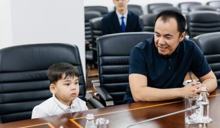 Атыраулық үш жасар бүлдіршін Президенттен алғыс алды