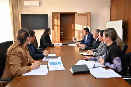 Берік Уәли «Қазақстан халқына» қоғамдық қорының басқарма төрайымымен кездесті