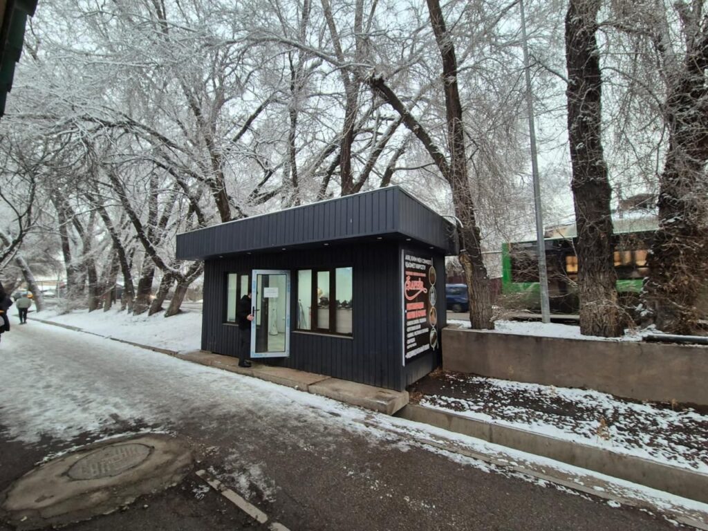 Алматының Жетісу ауданында 2025 жылдың басынан бері 25 заңсыз сауда нүктесі бұзылды