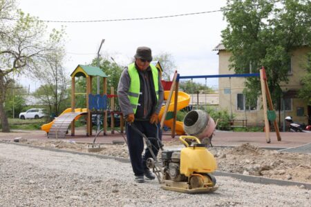 «Ұлан» шағын ауданының аулаларын абаттандыру жұмыстары биыл толық аяқталады