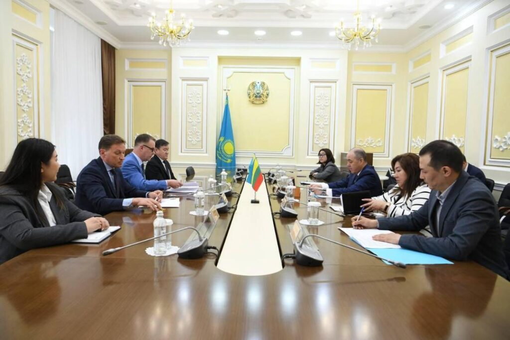 БҚО әкімі Литва елшісімен кездесті: логистика мен агросалада ынтымақтастық кеңейеді