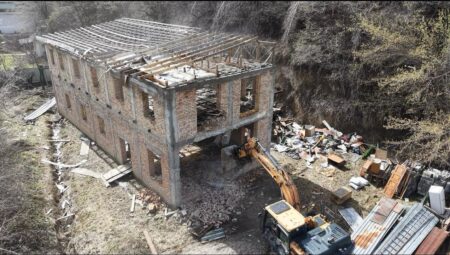 Алматыда сот шешімі бойынша екі қабатты таунхаус бұзылады