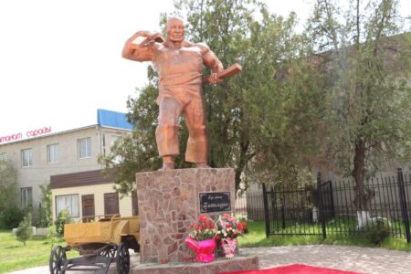 Түркістан: Ордабасыда Қажымұқан Мұңайтпасұлының 154 жылдығы атап өтілді
