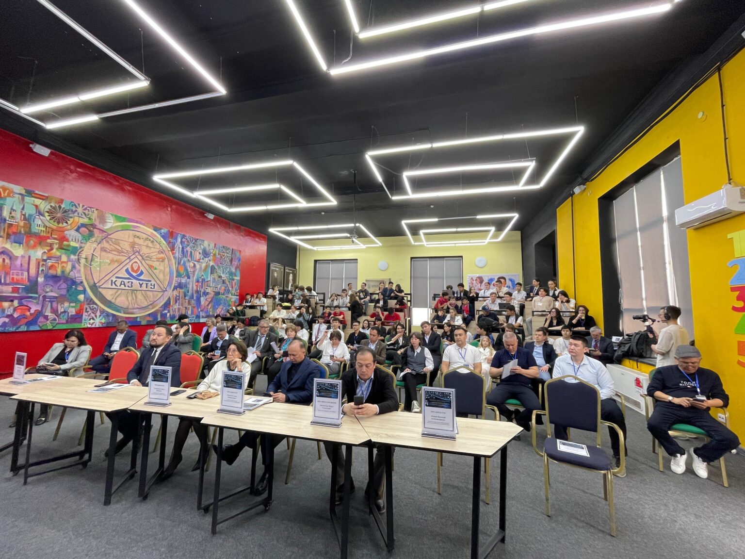 Kazakhstan Smart Space: жас ғалымдар мен өнертапқыштардың үздік жобалары таныстырылды