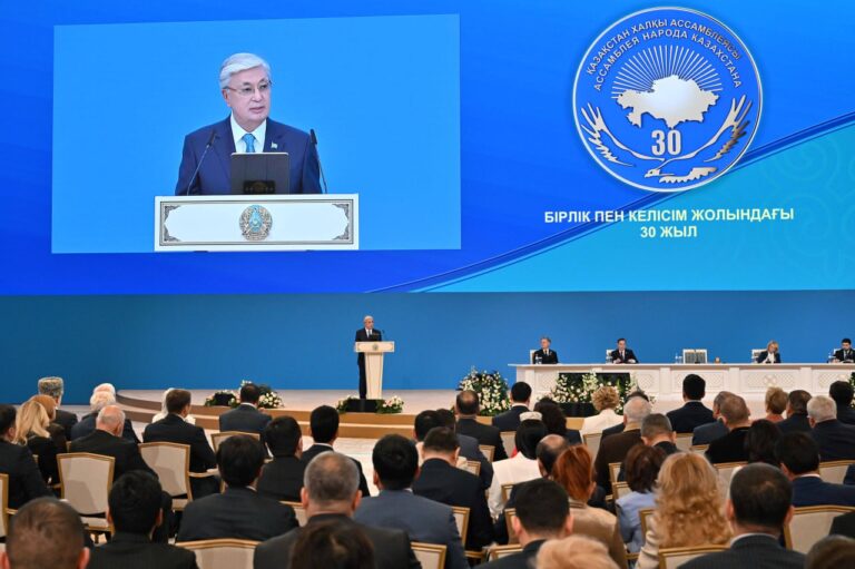 Жеке мүддесін ғана ойлайды – Тоқаев популистер мен саясаткерсымақтар туралы