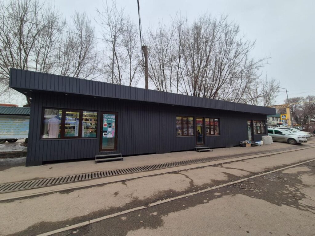 Алматыда заңсыз стационарлық емес сауда нысандарын бөлшектеу жалғасуда