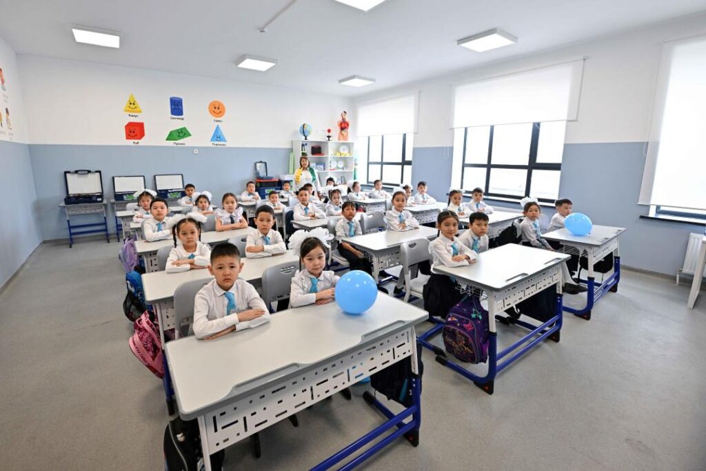 Семей қаласының Қарағайлы ықшам ауданында 1200 орындық мектеп ашылды