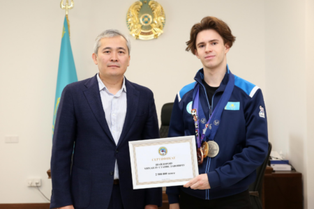 Алматы әкімдігі әлем чемпионатының күміс жүлдегері Михаил Шайдоровты марапаттады