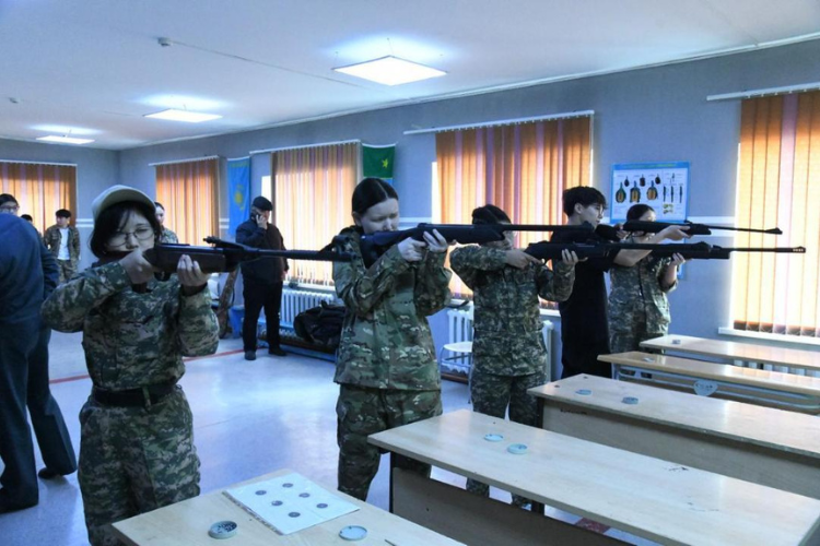 Жеңістің 80 жылдығына орай елордада нысанаға атудан жарыс өтіп жатыр