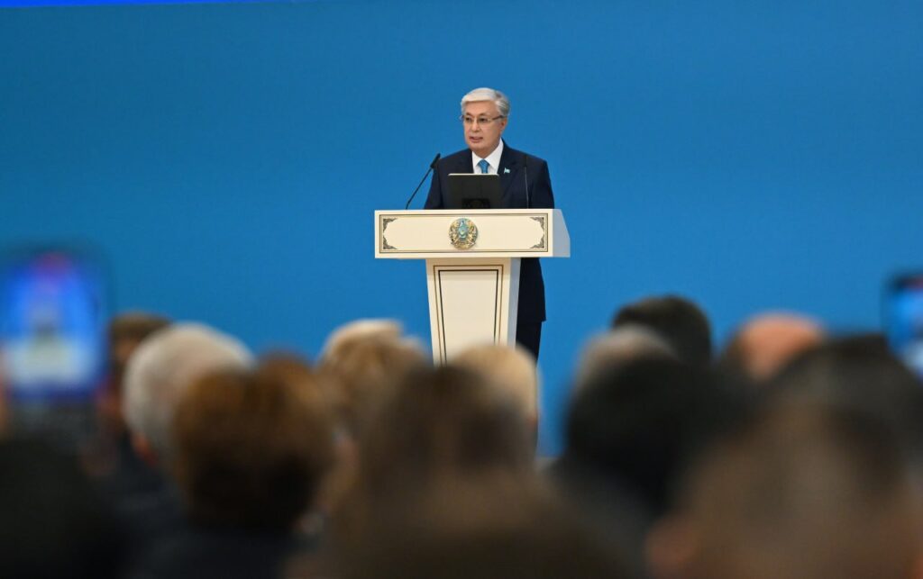 Шетелде біздің жағдайымызды ойлап отырған ешкім жоқ – Мемлекет басшысы