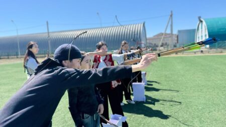 Ұлы Жеңістің 80 жылдығы: ШҚО-да қыздар арасында садақ атудан біріншілік өтті