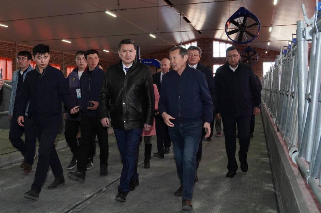 Нұрымбет Сақтағанов Ұлан ауданындағы сүт фермасы мен жылыжай кешенінің жұмысымен танысты