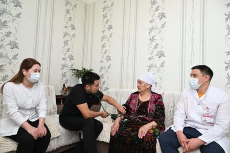 Жетісу облысында денсаулық айлығы аясында 1500 астам тыл ардагеріне дәрігерлер барады