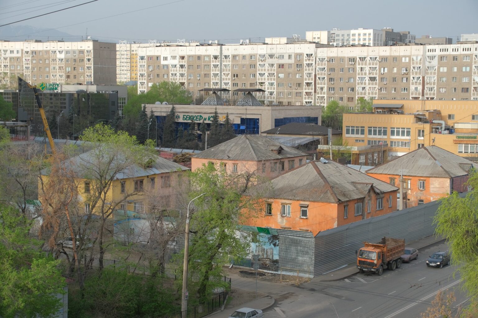 Алматыдағы ескі үйлердің 40%-ы Түрксіб ауданында: Ерболат Досаев реновациялау бағдарламасы жайлы айтып берді