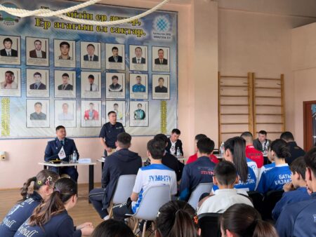 БҚО-ның Сырым ауданында “Заң бар жерде тәртіп бар” атты кездесу өтті