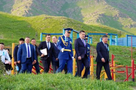 Шығыстың қалқаны: ШҚО әкімі Серебрянскіде аңызға айналған әскери бөлімде болды