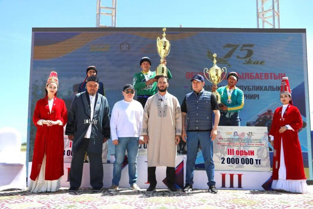 Түркістанда ат спортының ардагері Әбілхан Дауылбаевтың 75 жылдық мерейтойына орай көкпардан турнир өтті