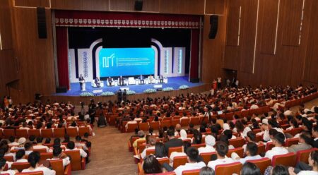 Ерлан Қарин Ясауи мұрасына арналған симпозиумның ашылуына қатысты