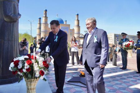 ШҚО: Қасым Қайсенов кентінде Батырлар аллеясы ашылды
