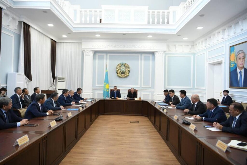 Мәлік Отарбаев өңірлерді дамыту мәселесі бойынша Батыс Қазақстанда жиын өткізді