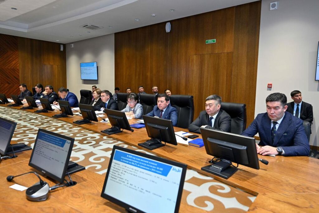 Абай облысында шалғай ауылдар мен Алакөл жағалауын интернетпен қамту мәселесі талқыланды