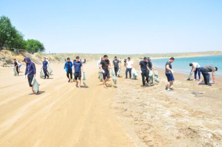«Таза Қазақстан»: Шардарада тазалық жұмыстарына 60 чемпион қатысты