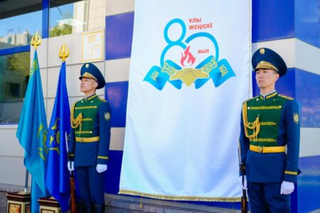 Ұлы Отан соғысының ардагері Нәжікен Қапышевке ескерткіш тақта орнатылды