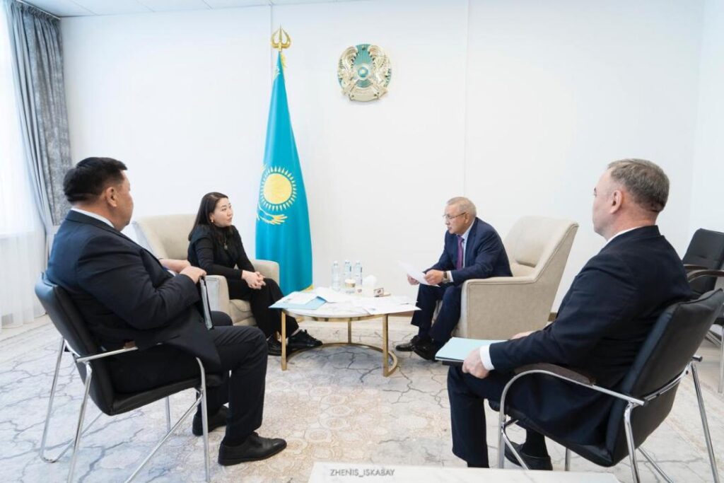 Бейбіт Исабаев «Қазақстан халқына» қоғамдық қорының төрағасымен кездесті