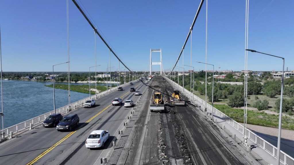 25 жылдан кейін алғаш рет: Семей көпірінің асфальты толық жаңартылады