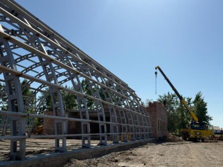 «Ауыл – ел бесігі»: Зайсан ауданында заманауи спорт кешені бой көтеруде
