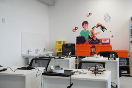 STEM-зертхана, IT-студия: ШҚО-да заманауи мектеп іске қосылды