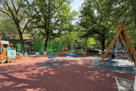 Алматыда «Халық қатысатын бюджет» бағдарламасы аясында аулалар жөнделіп жатыр