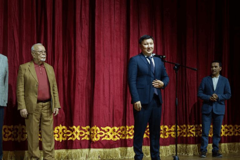 Әуезов театры Түркістанда гастрольдік сапармен өнер көрсетеді